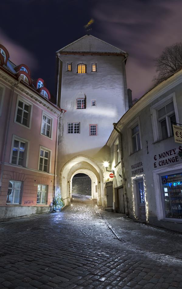 Tallinna Vanalinna müüride ja tornide valguslahendus